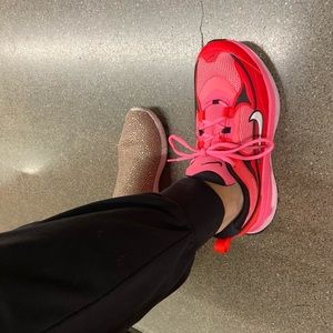 Nike Air Max hot pink *barely worn* worn once for like 2 hours